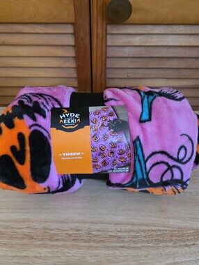 NWT Hyde & EEK! Boutique Halloween Plush Throw Blanket